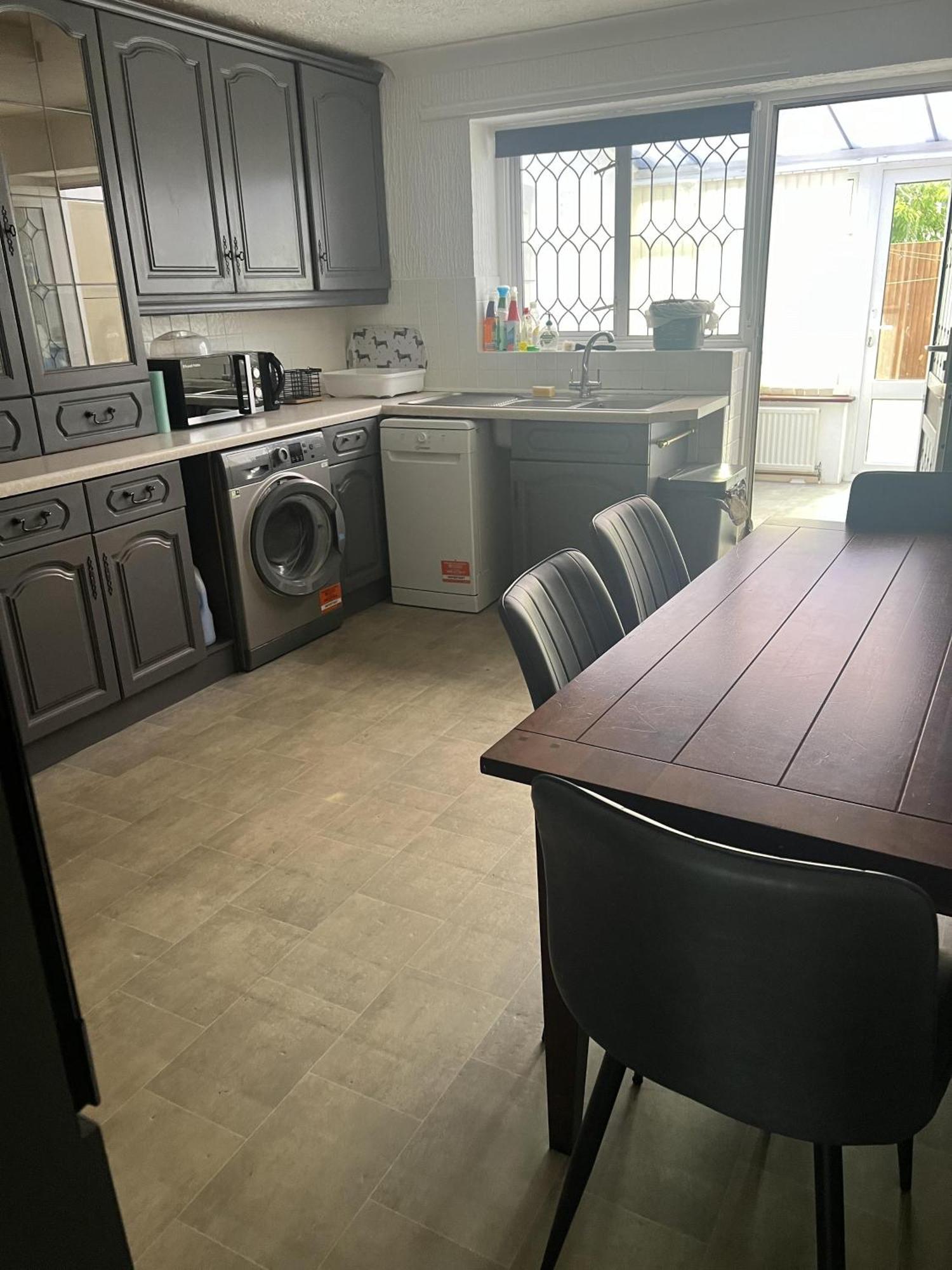 Basildon 3 Bedroom - Free Parking Private Garden Екстериор снимка